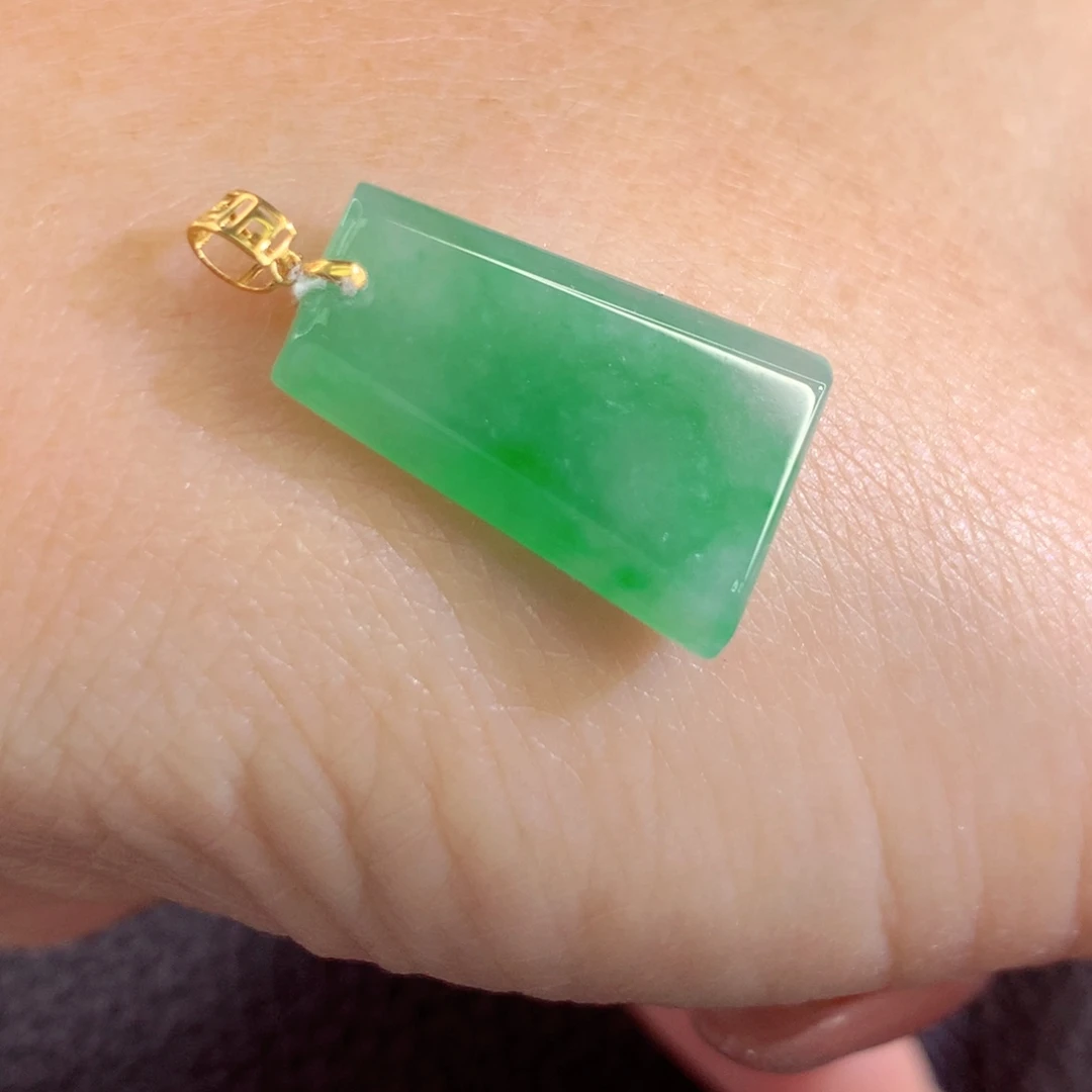 翡翠18K金镶嵌颈饰翡翠