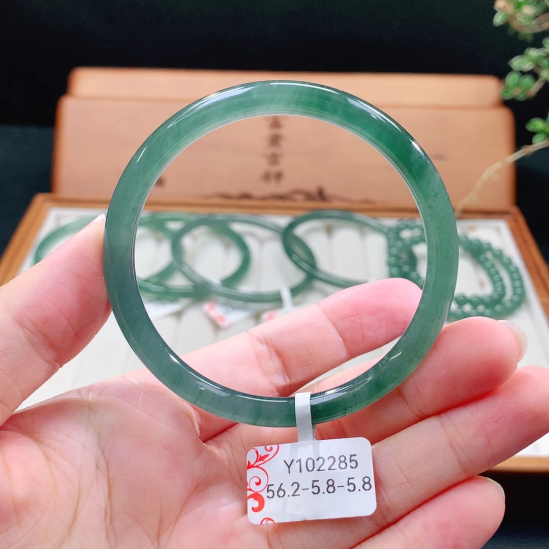 翡翠手镯（圆镯）未镶嵌
