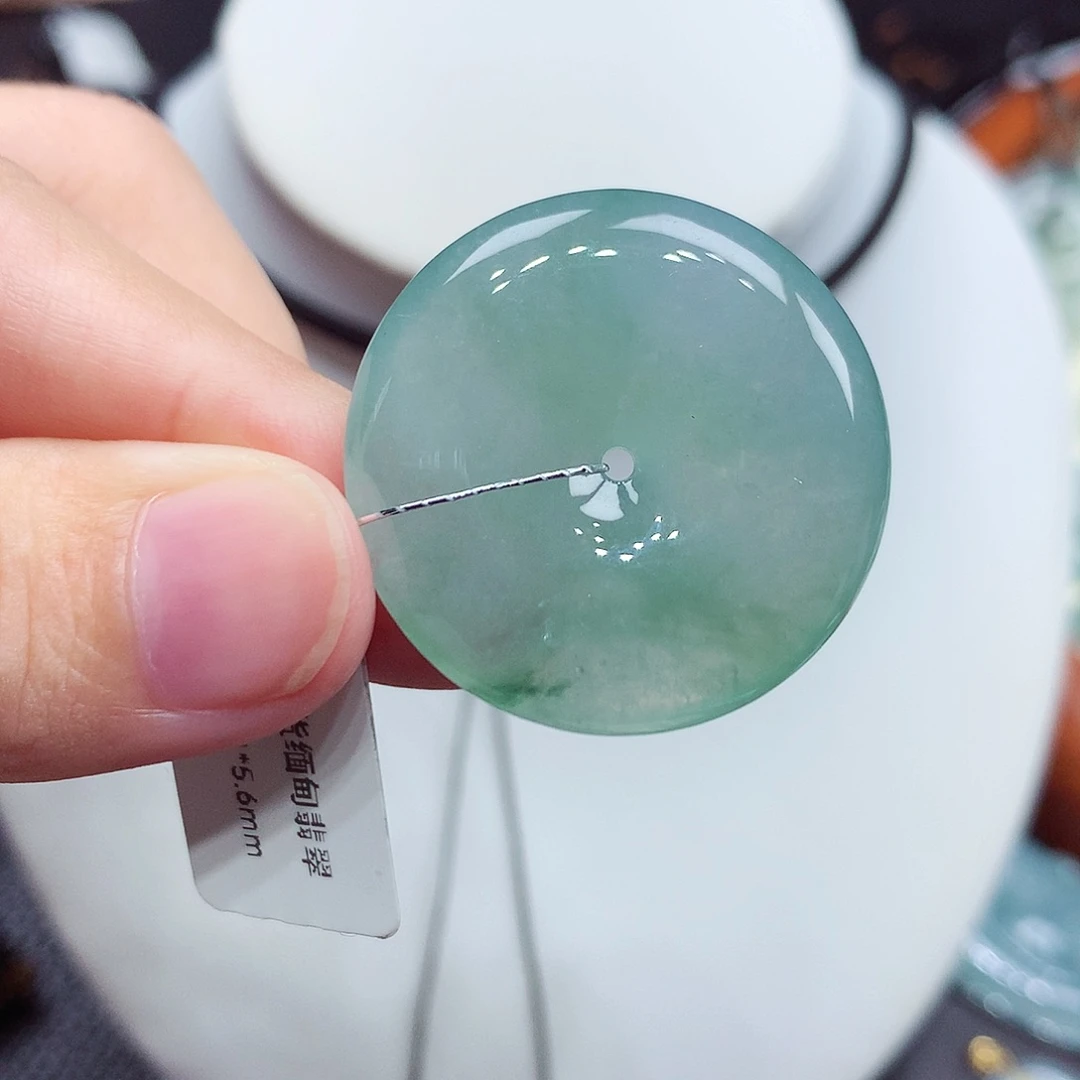 翡翠未镶嵌颈饰编号33，29.1/5.6