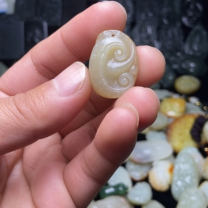 颈饰未镶嵌和田玉