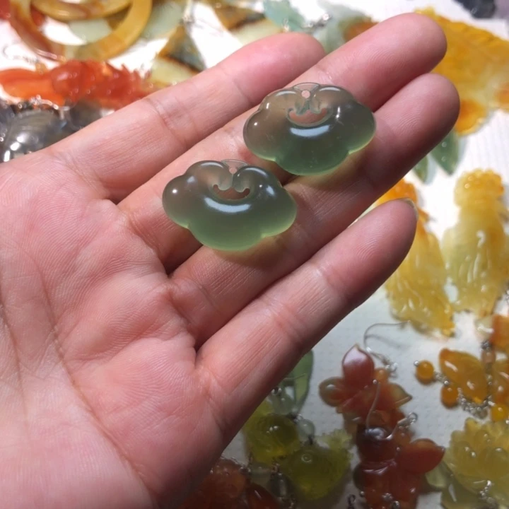 未镶嵌蛇纹石玉耳坠
