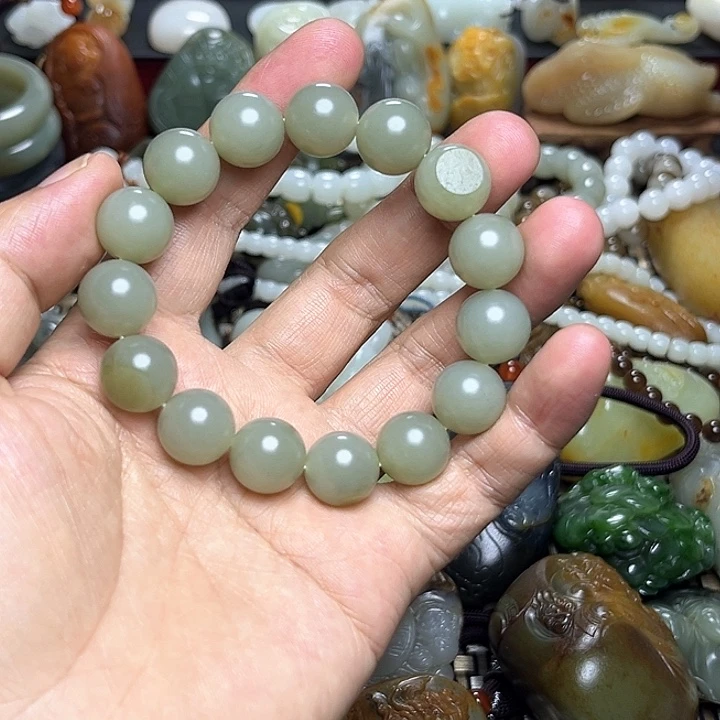 满***河未镶嵌手链和田玉