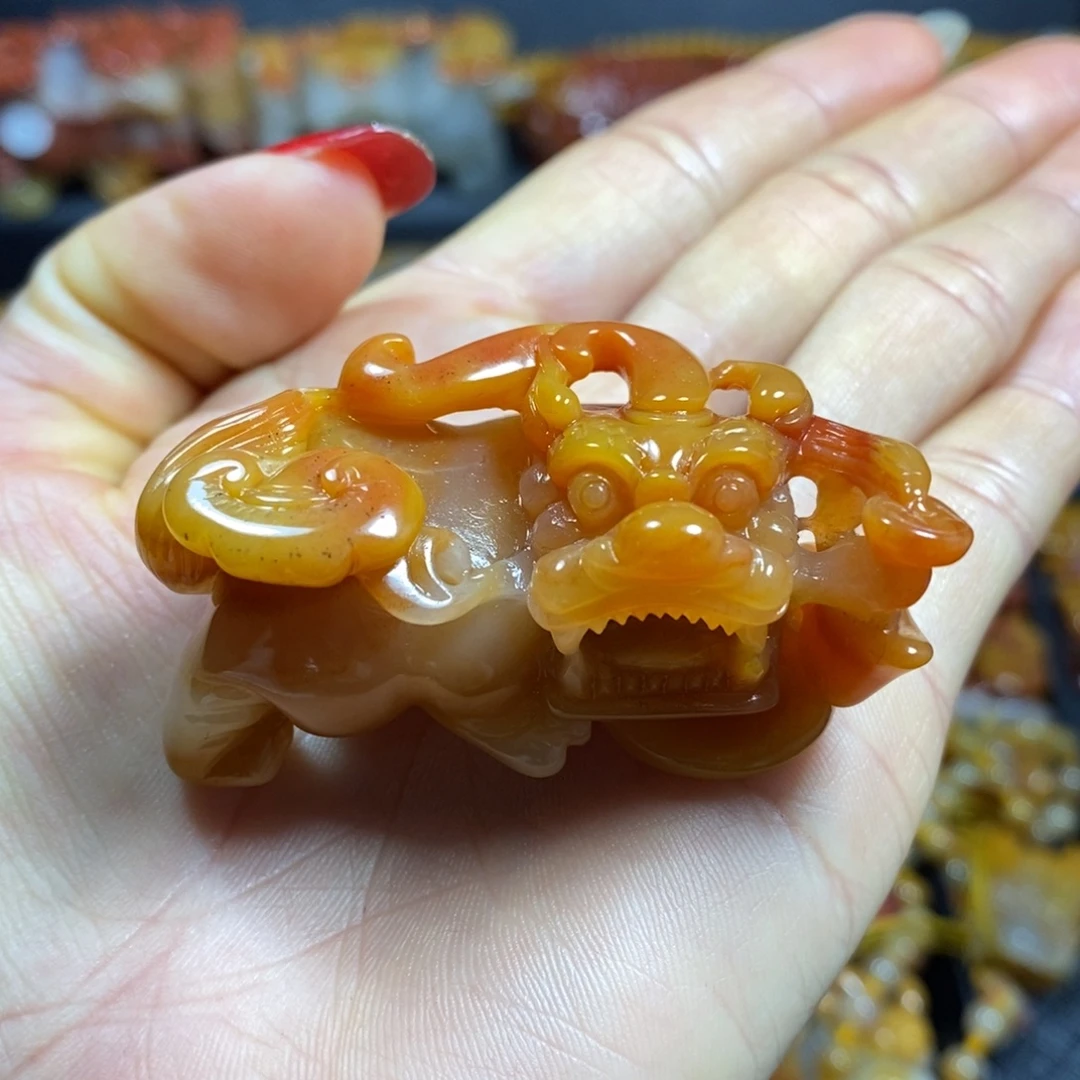 防***工石英质玉（黄龙玉）未镶嵌颈饰
