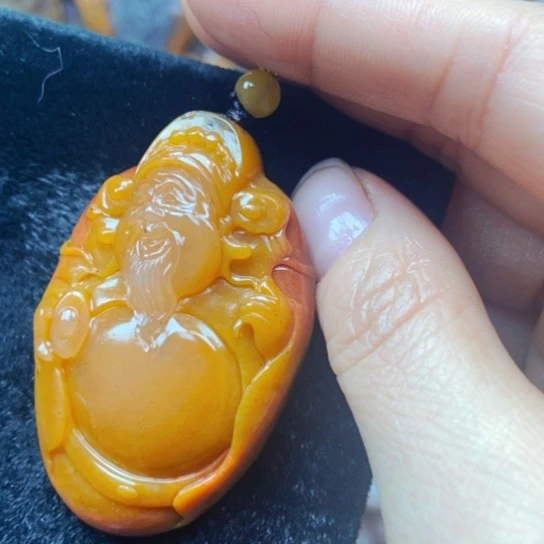 石英质玉（黄龙玉）未镶嵌颈饰