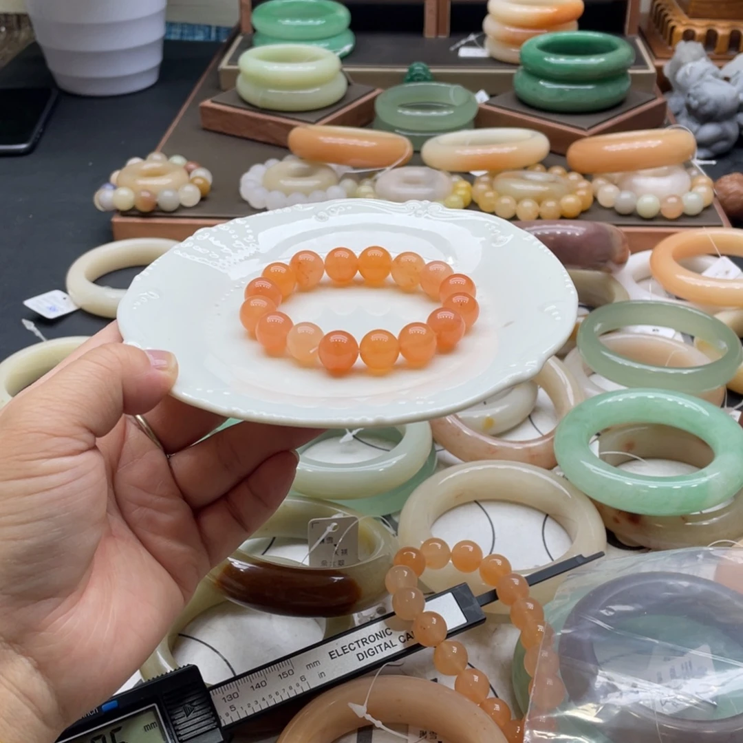 石英岩玉未镶嵌手镯