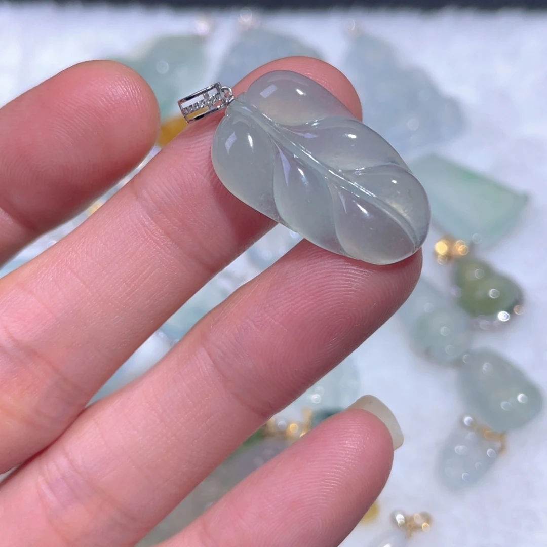 翡翠18K金镶嵌颈饰翡翠