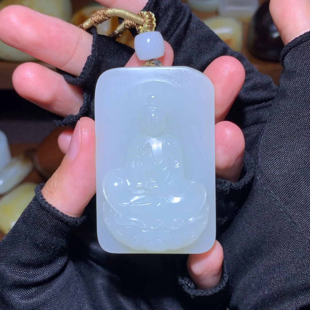 持***1和田玉未镶嵌颈饰