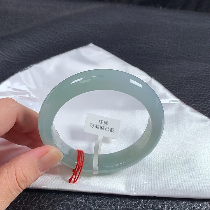 翡翠未镶嵌手镯