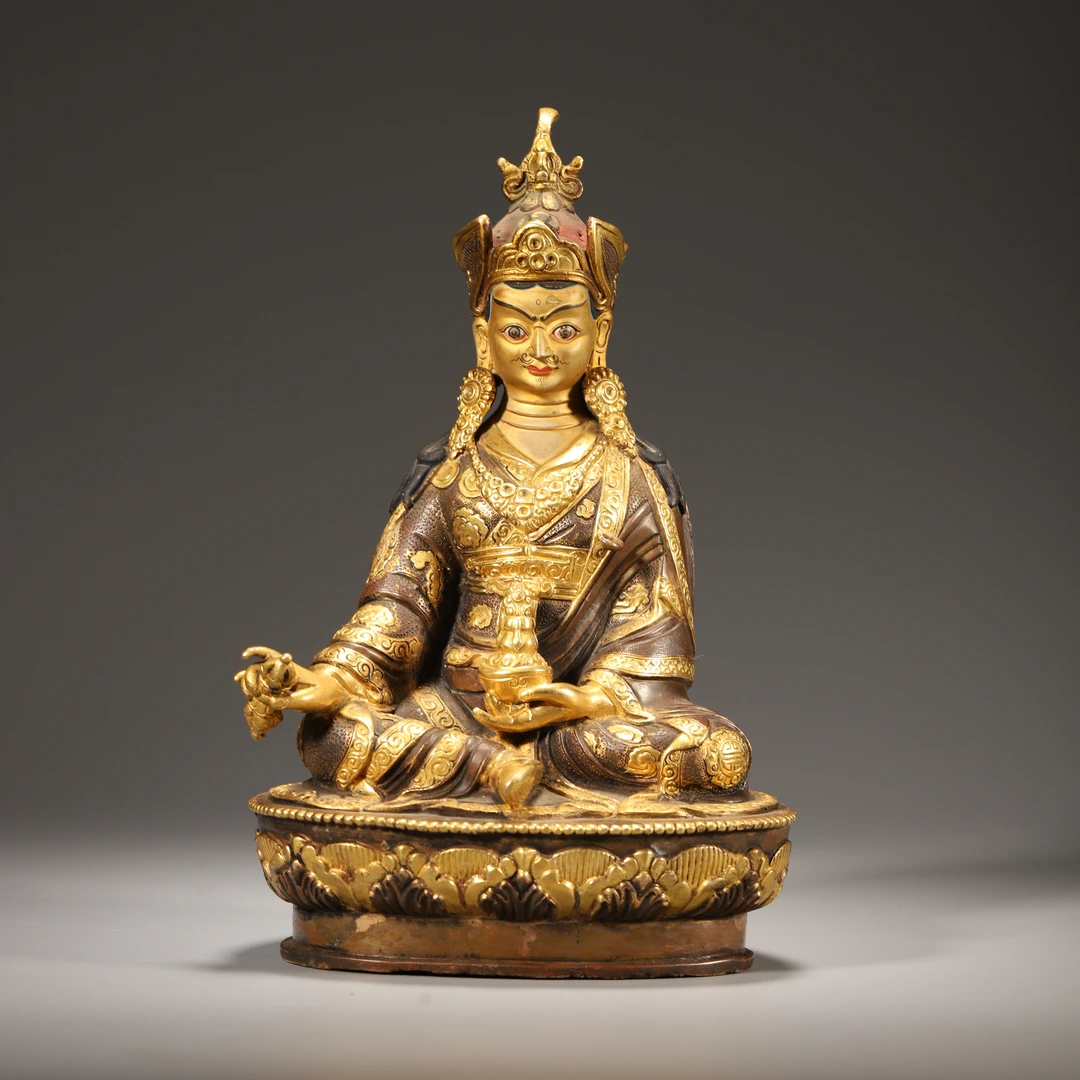 Lot34清代 铜鎏金莲花生大师