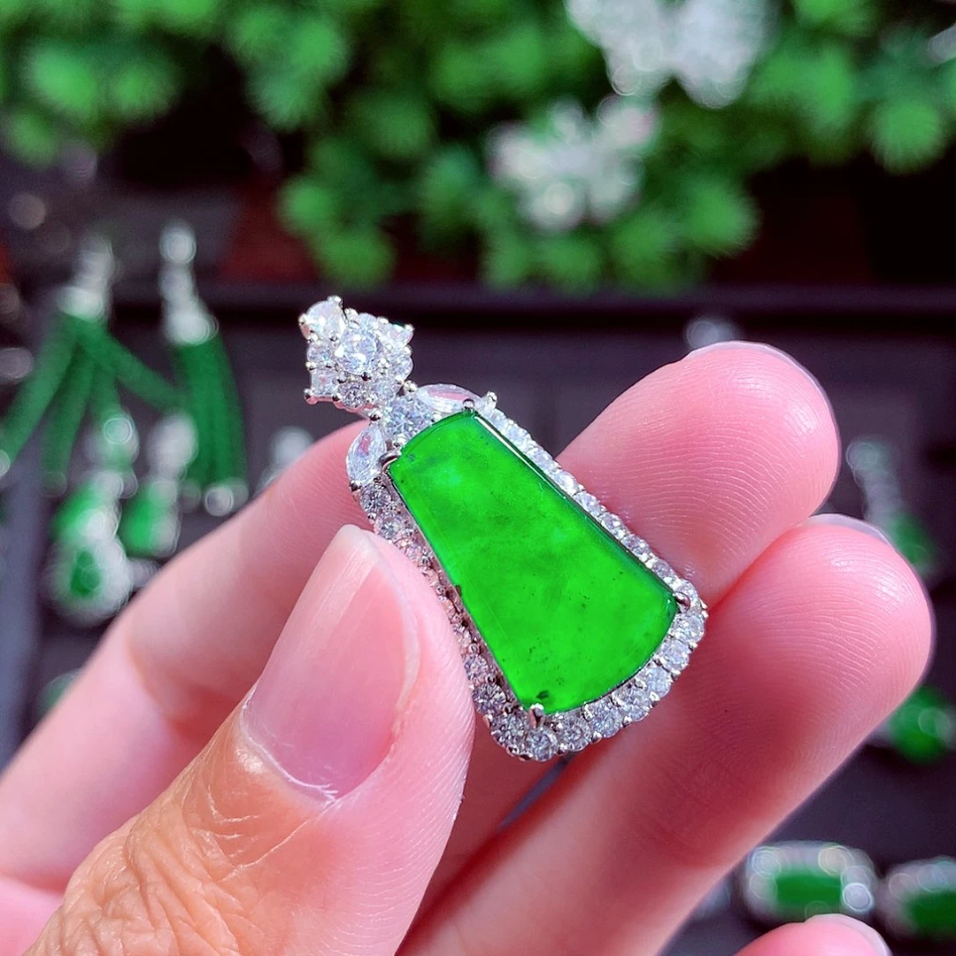 颈饰未镶嵌翡翠天然