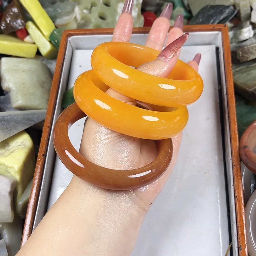颈饰未镶嵌和田玉（糖玉）带****?