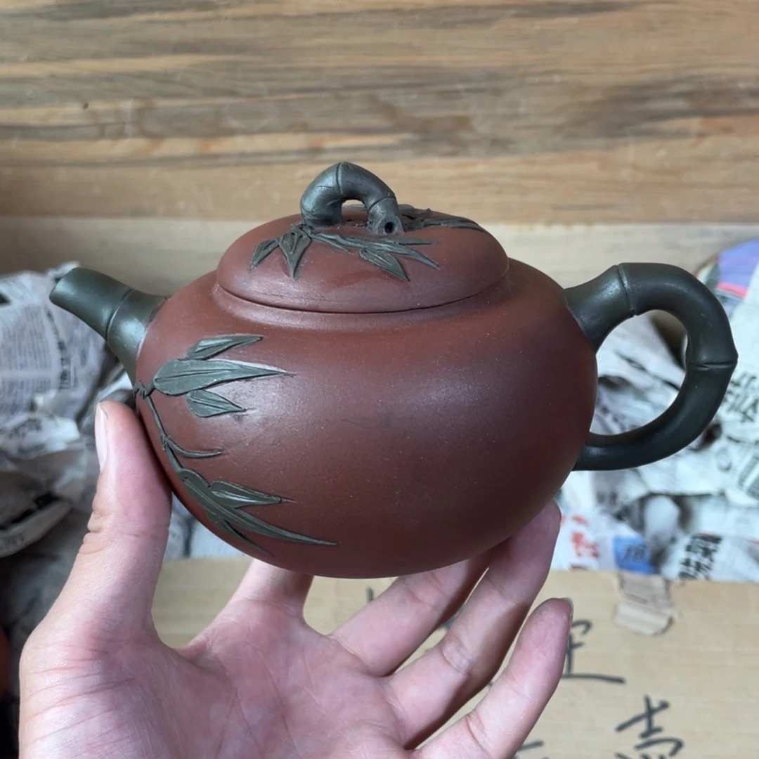 茶壶紫砂老厂紫砂壶一件。