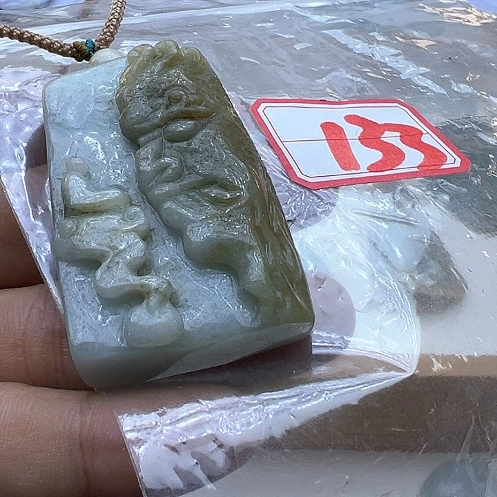 翡翠颈饰未镶嵌杨*