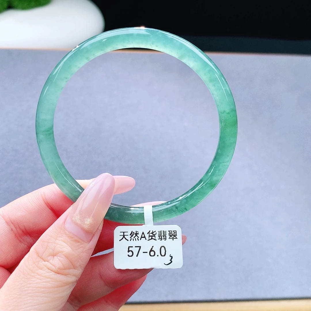 未镶嵌手镯（圆镯）翡翠