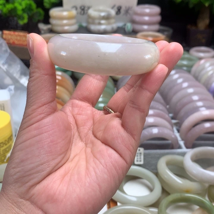 石英质玉（佘太翠）未镶嵌手镯54.4