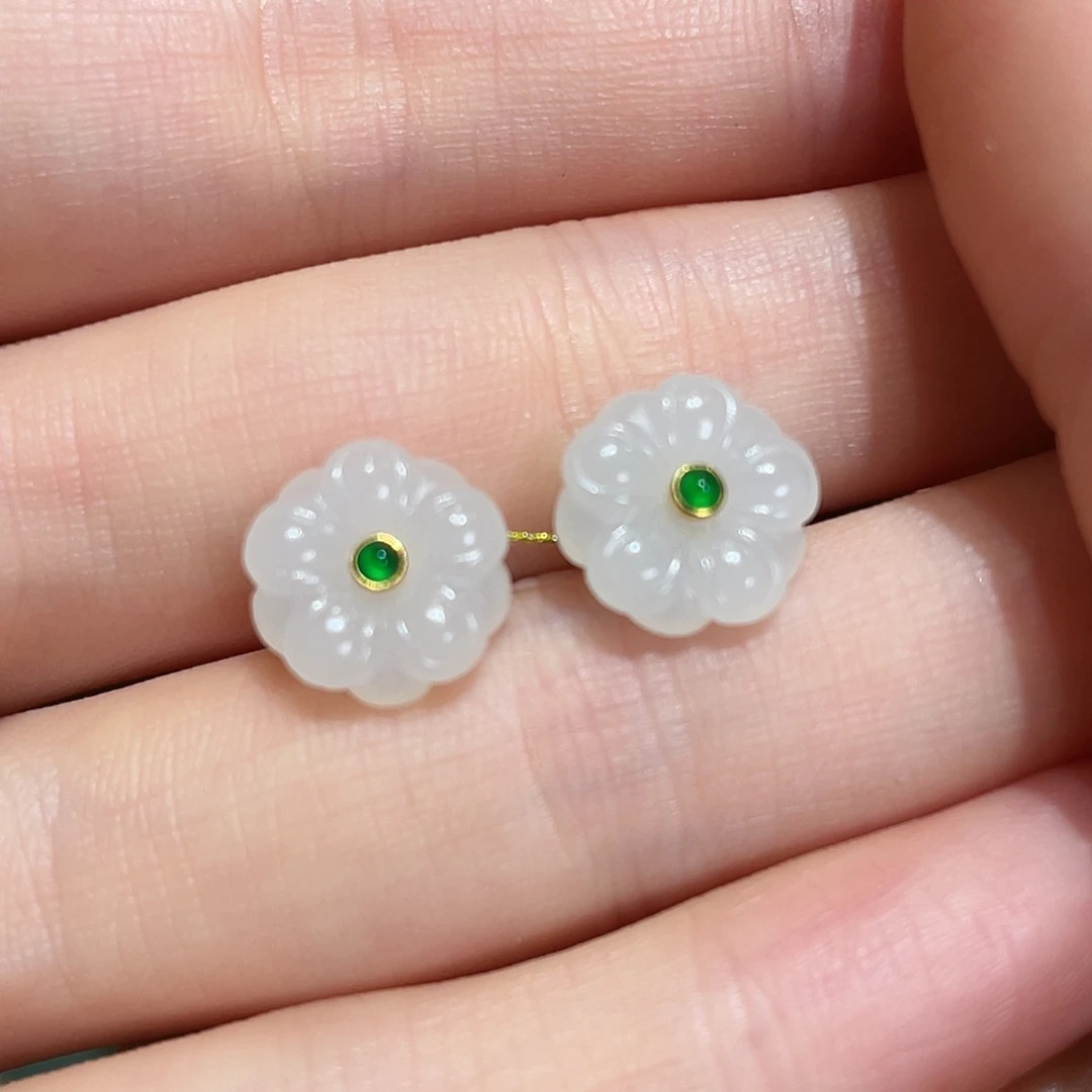 和田玉18K金镶嵌耳钉