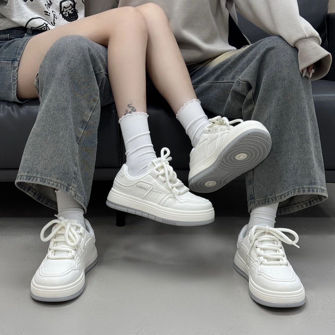 环球情侣小白鞋2025秋季新款透气百搭舒适鞋子男女同款厚底板鞋女