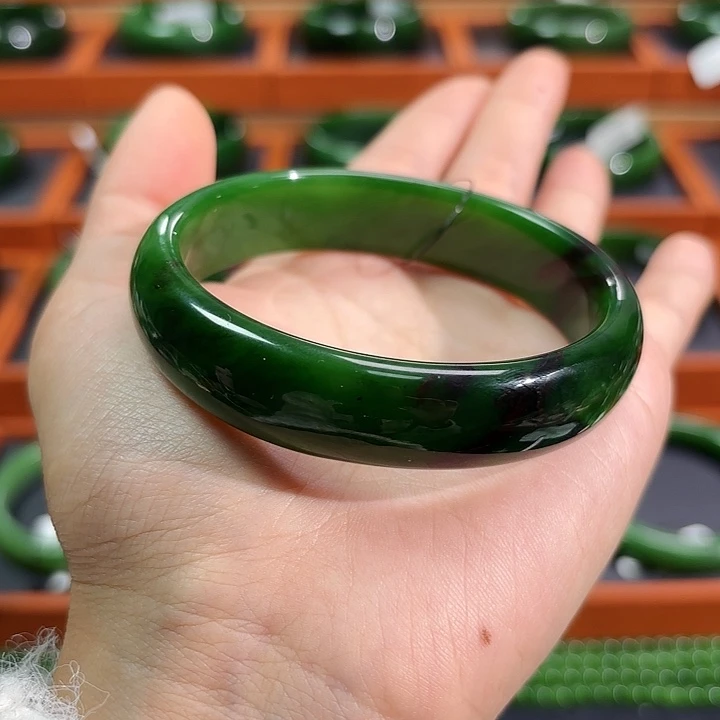 和田玉（碧玉）未镶嵌手镯红皮菠菜绿5960