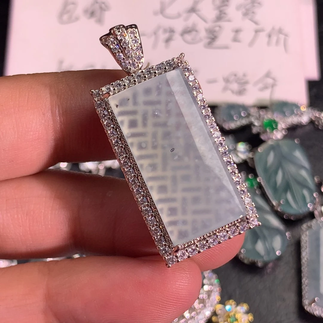 翡翠未镶嵌颈饰无事牌