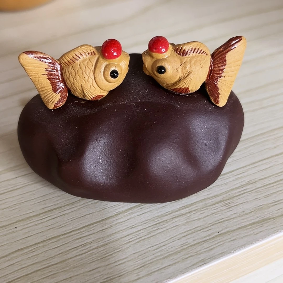 紫砂茶宠鸿运当头喷水小金鱼