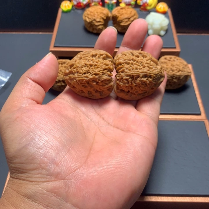 文玩核桃吊坠南将石狮子头三角桩