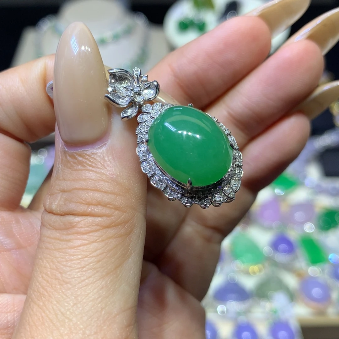 翡翠18K金镶嵌颈饰