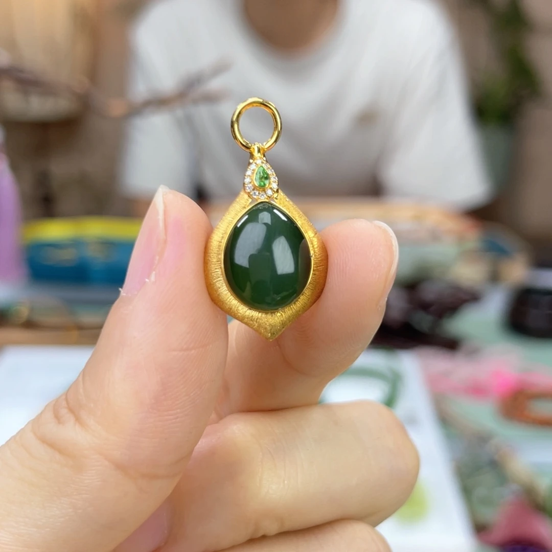 和田玉18K金镶嵌颈饰