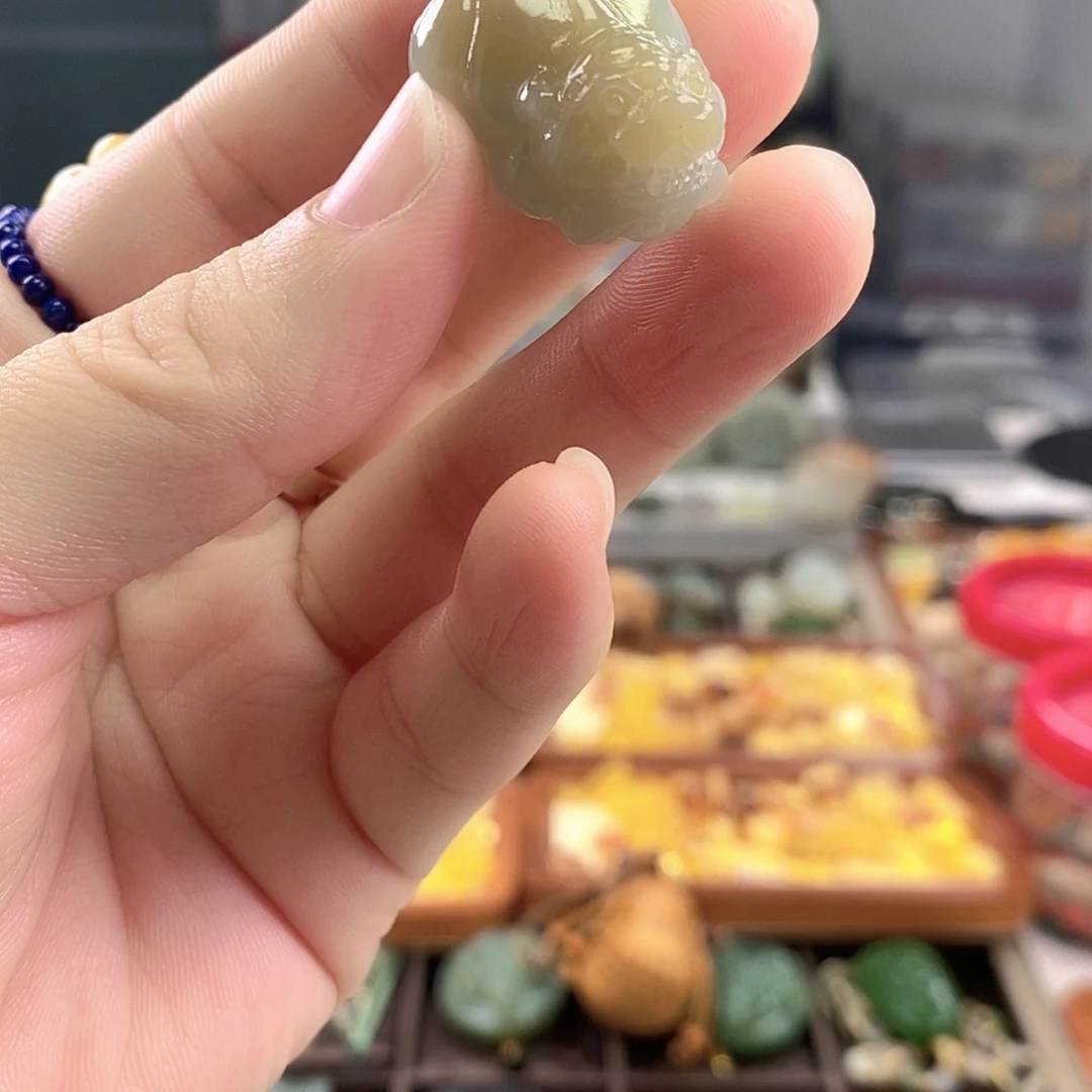 和田玉（糖玉）未镶嵌颈饰