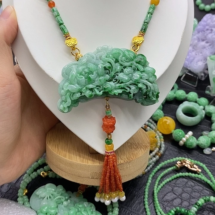 翡翠未镶嵌颈饰翡翠