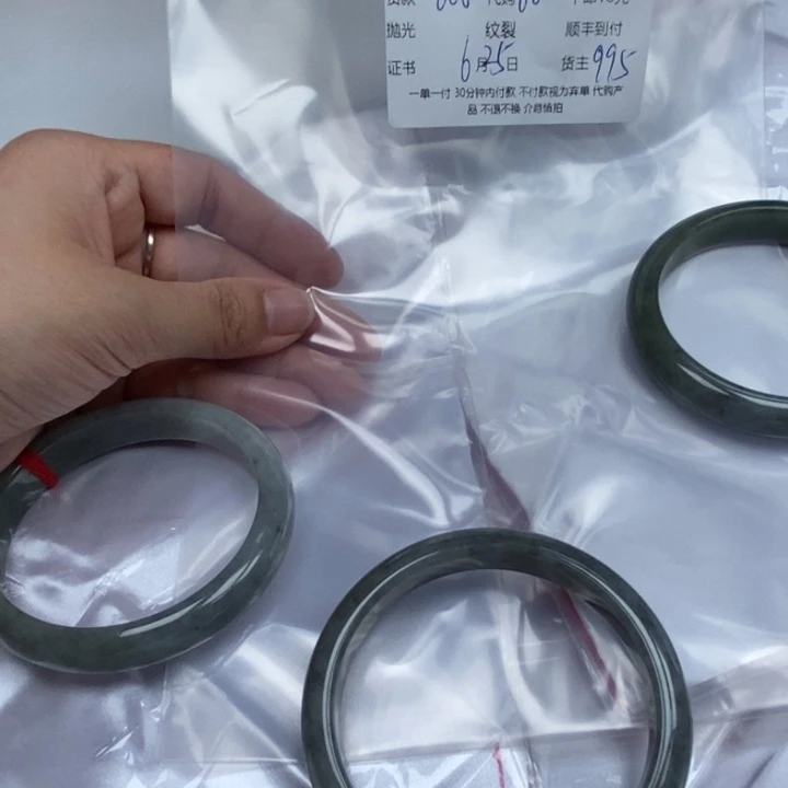 翡翠手镯未镶嵌幸**使