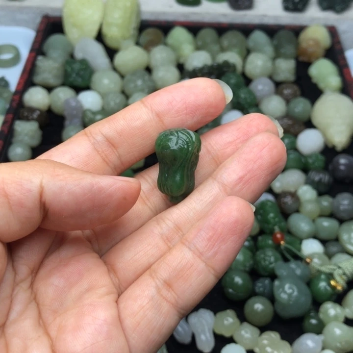 【闪购商品】和田玉未镶嵌颈饰彪*