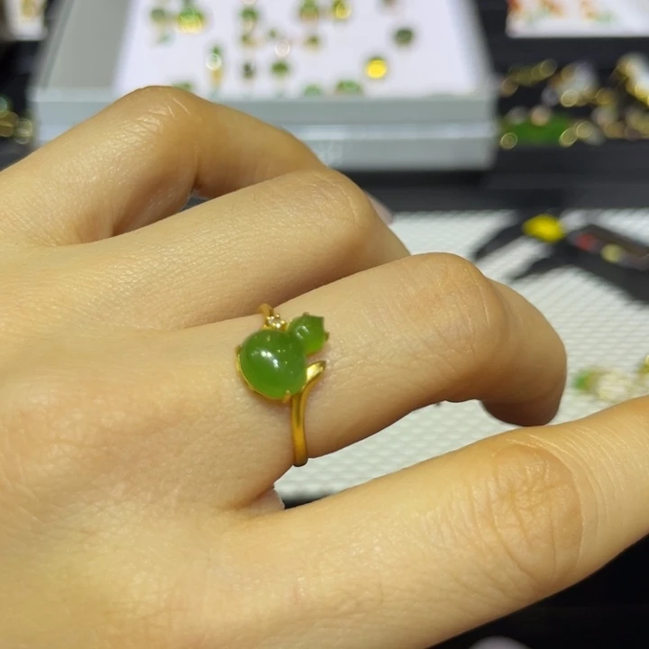 和田玉18K金镶嵌戒指