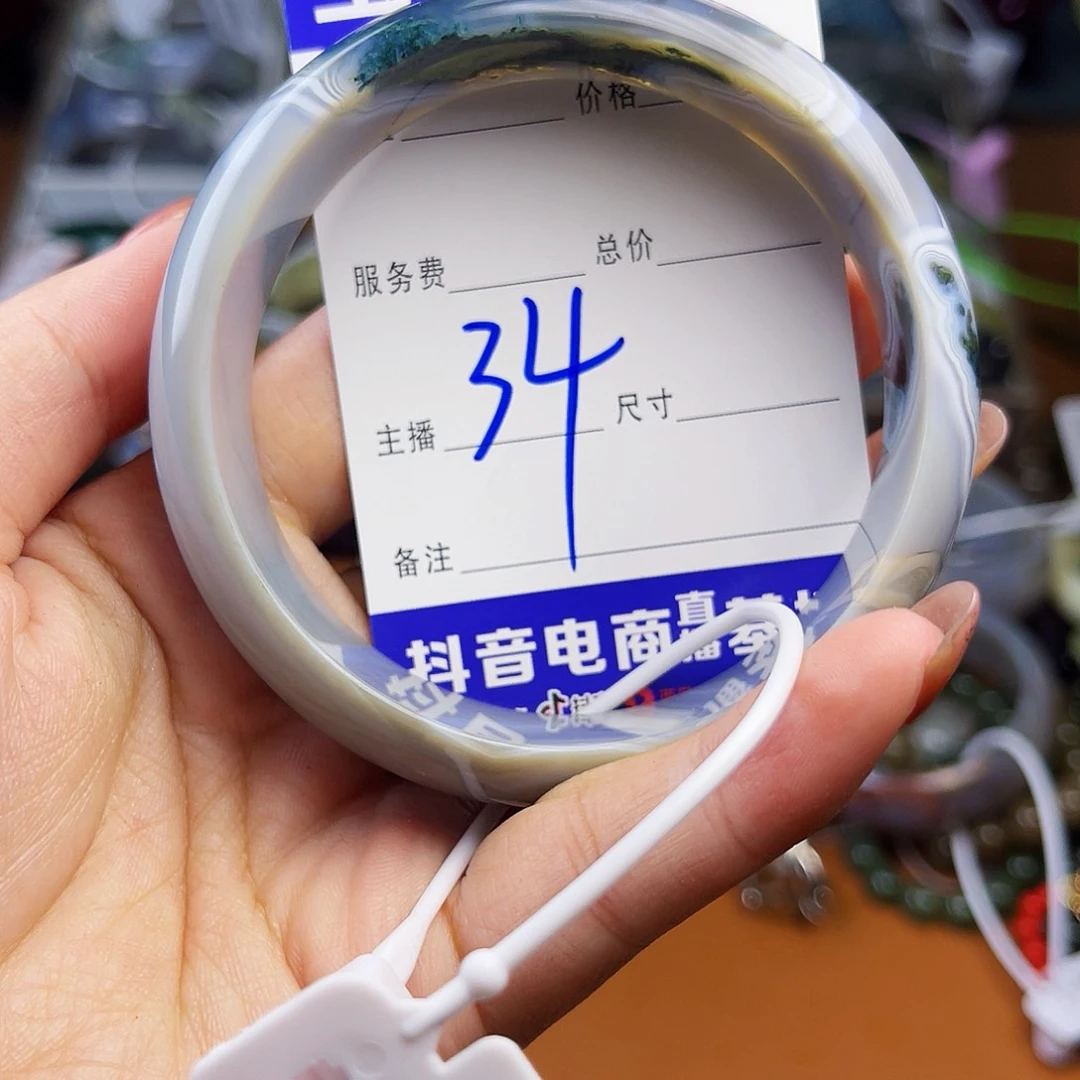 颈饰未镶嵌石英岩玉