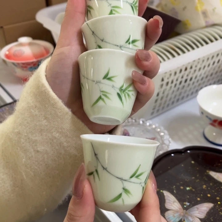 四只杯杯哈哈哈哈哈哈