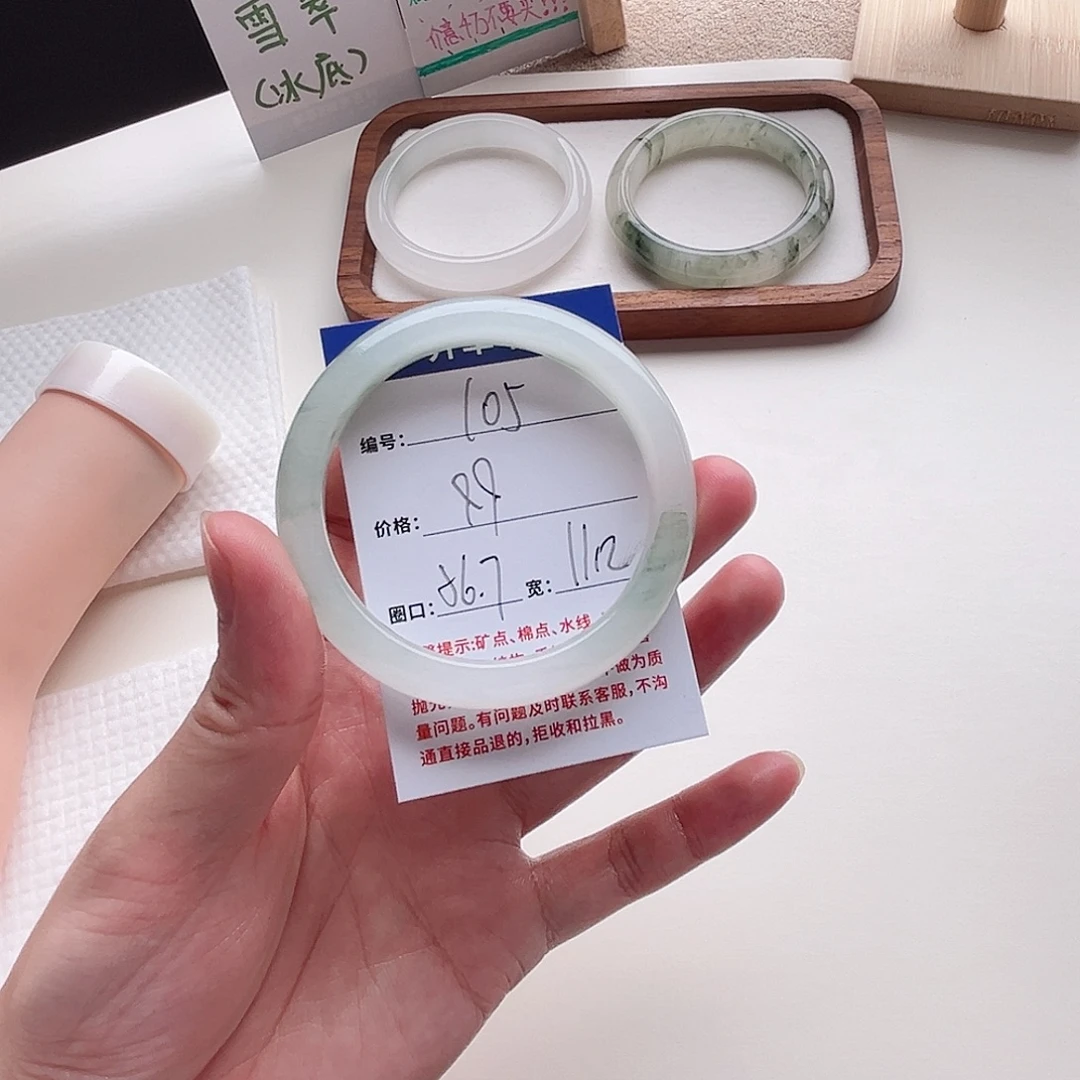 未镶嵌手镯石英质玉105-56.7