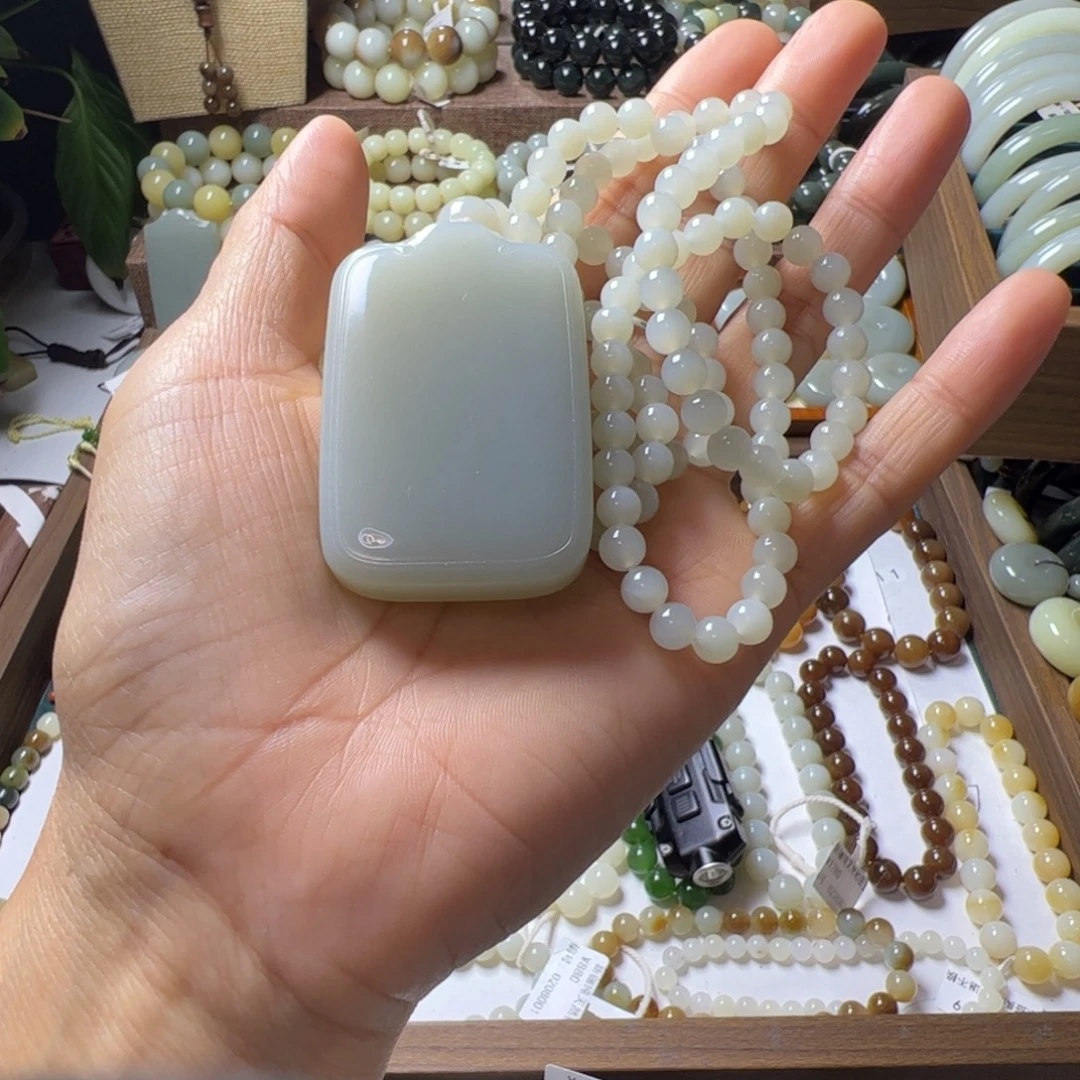 怡***墨和田玉未镶嵌手链