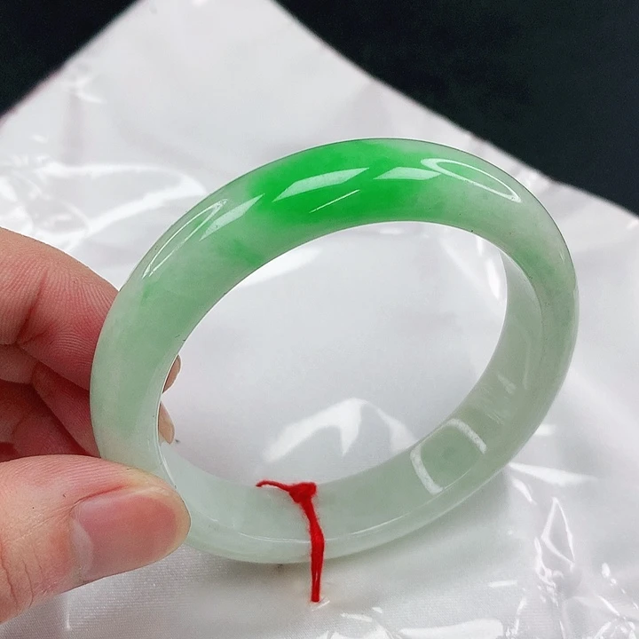 翡翠手镯未镶嵌圈55.5。5402