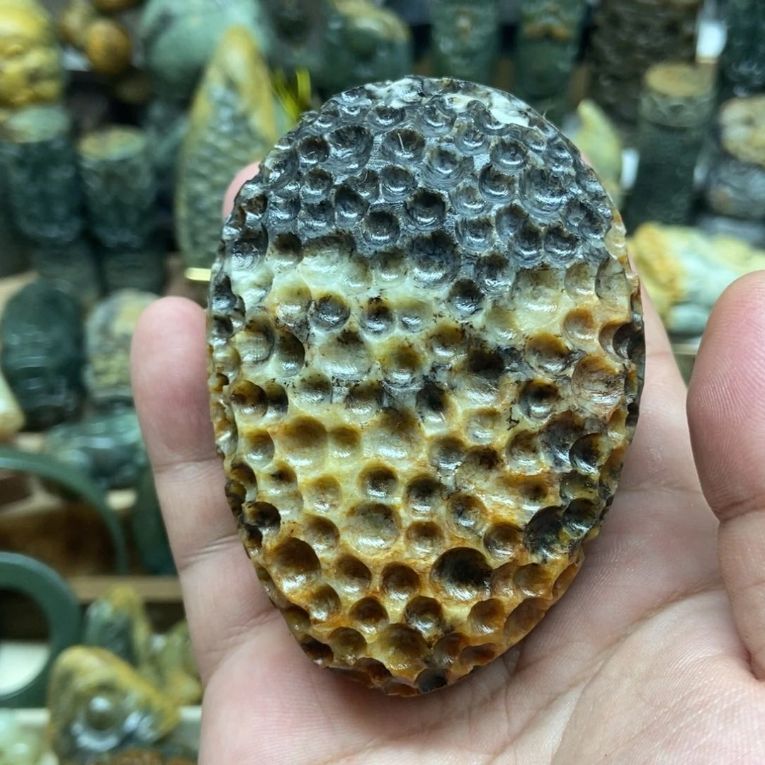 未镶嵌岫岩河磨玉（透闪石质玉）把件