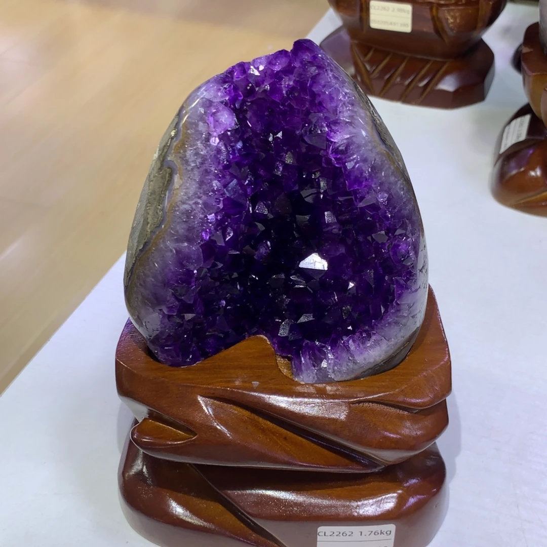 织绣乌拉圭桃子晶山