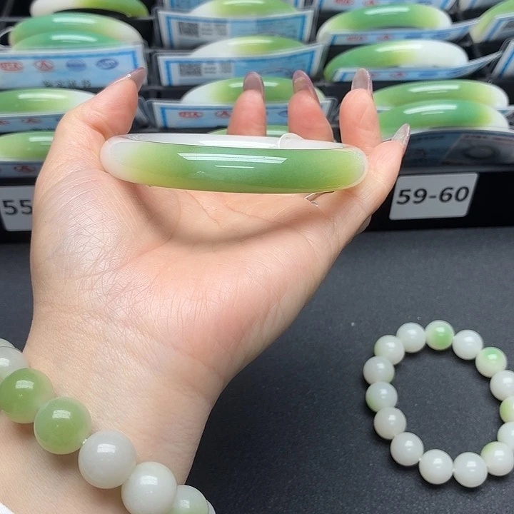 石英岩玉未镶嵌手镯