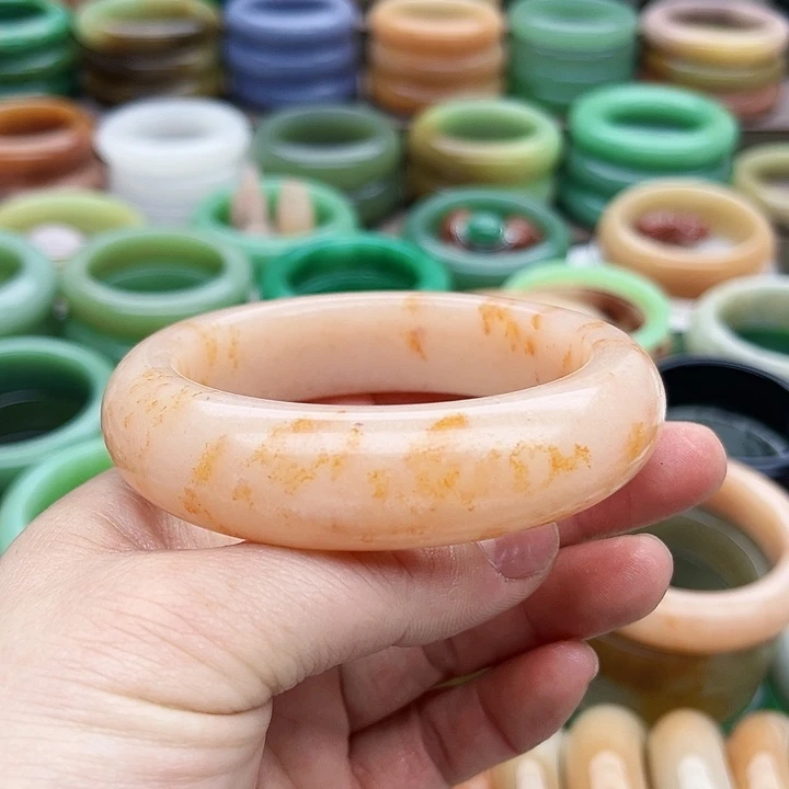 未镶嵌手镯（圆镯）石英质玉