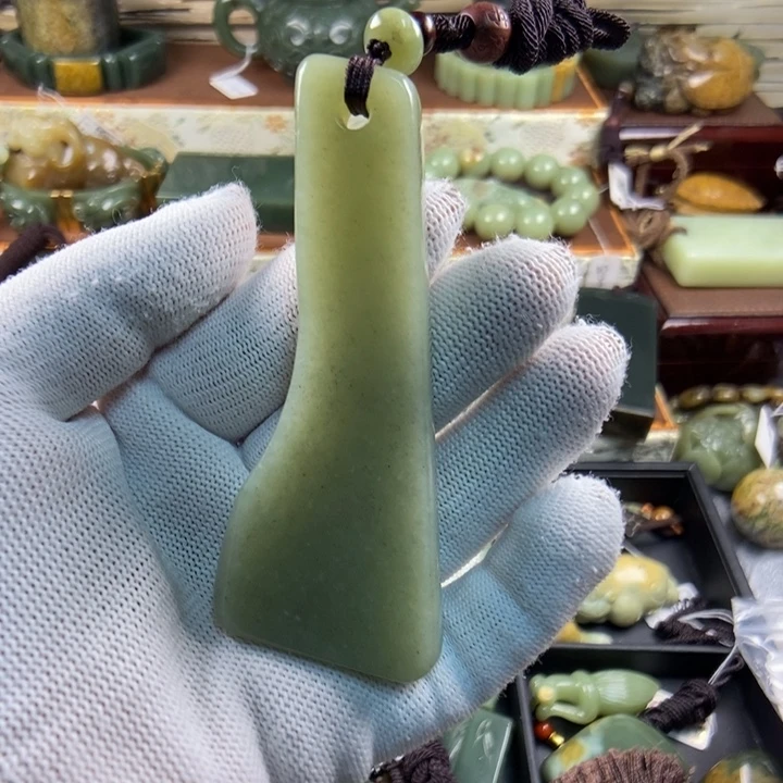 吊坠(赠链)未镶嵌透闪石质玉