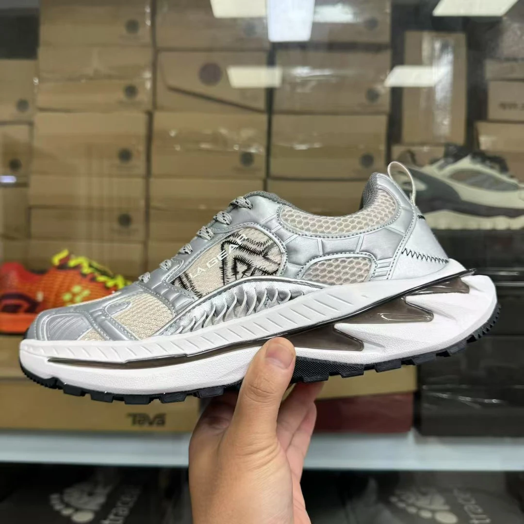 出韩国高端休闲运动鞋老爹鞋