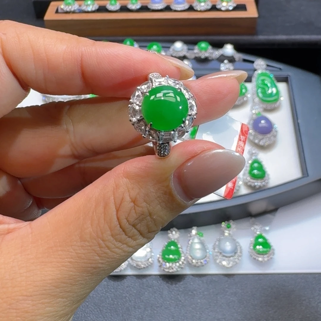 翡翠18K金镶嵌戒指翡翠