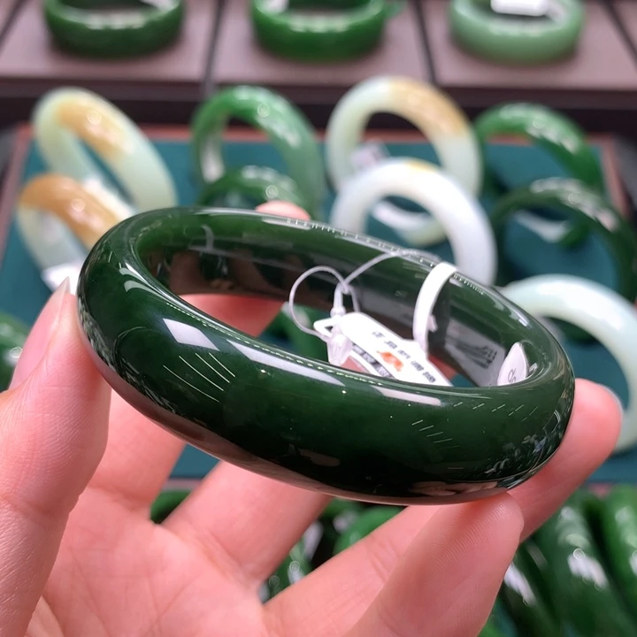 未镶嵌手镯和田玉（碧玉）
