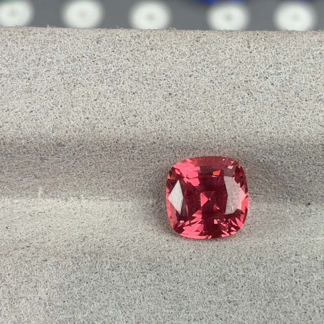 小***兔裸石合成（培育）蓝宝石3.12ct