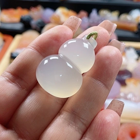 玛瑙/玉髓吊坠(赠链)未镶嵌是*仙