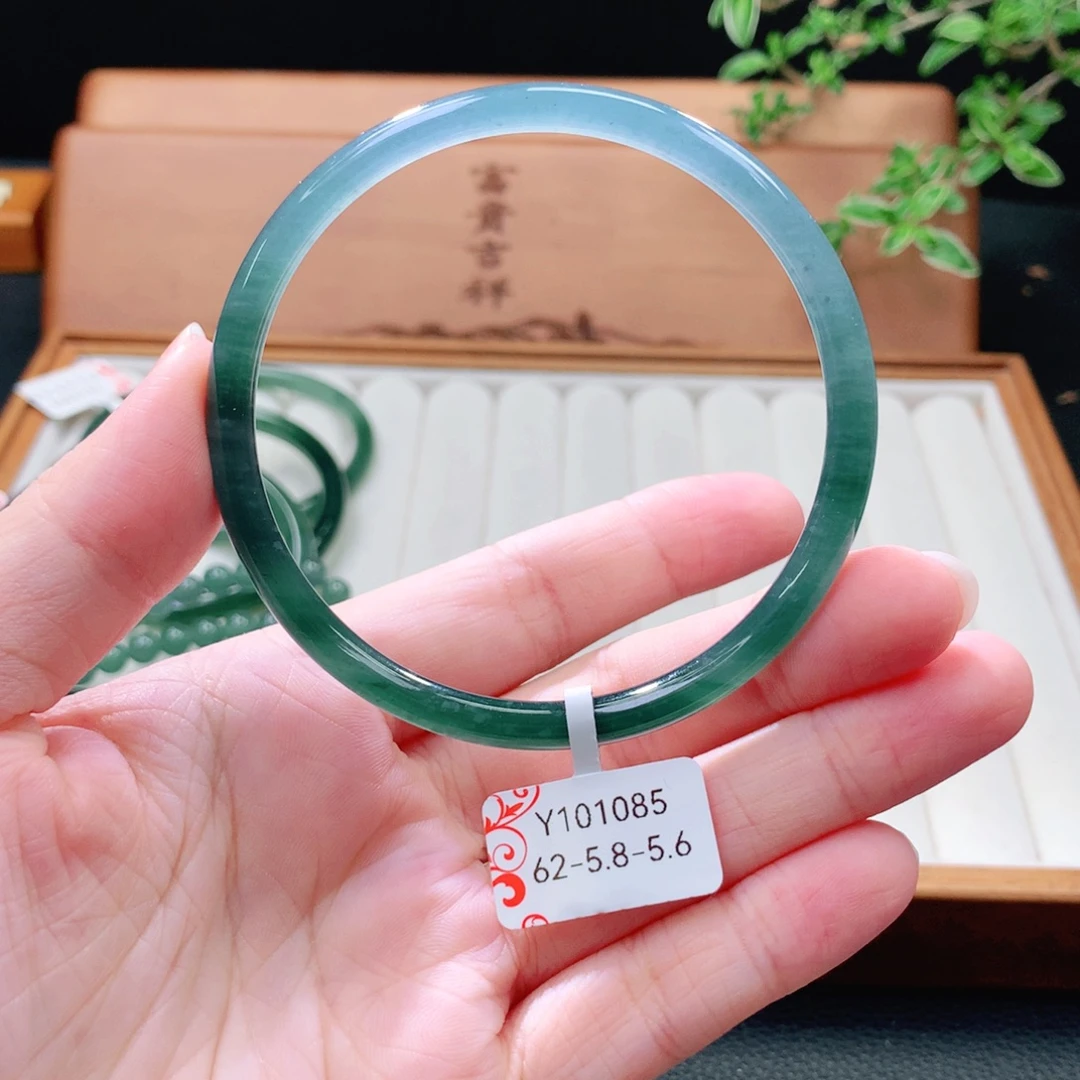 翡翠未镶嵌手镯（圆镯）