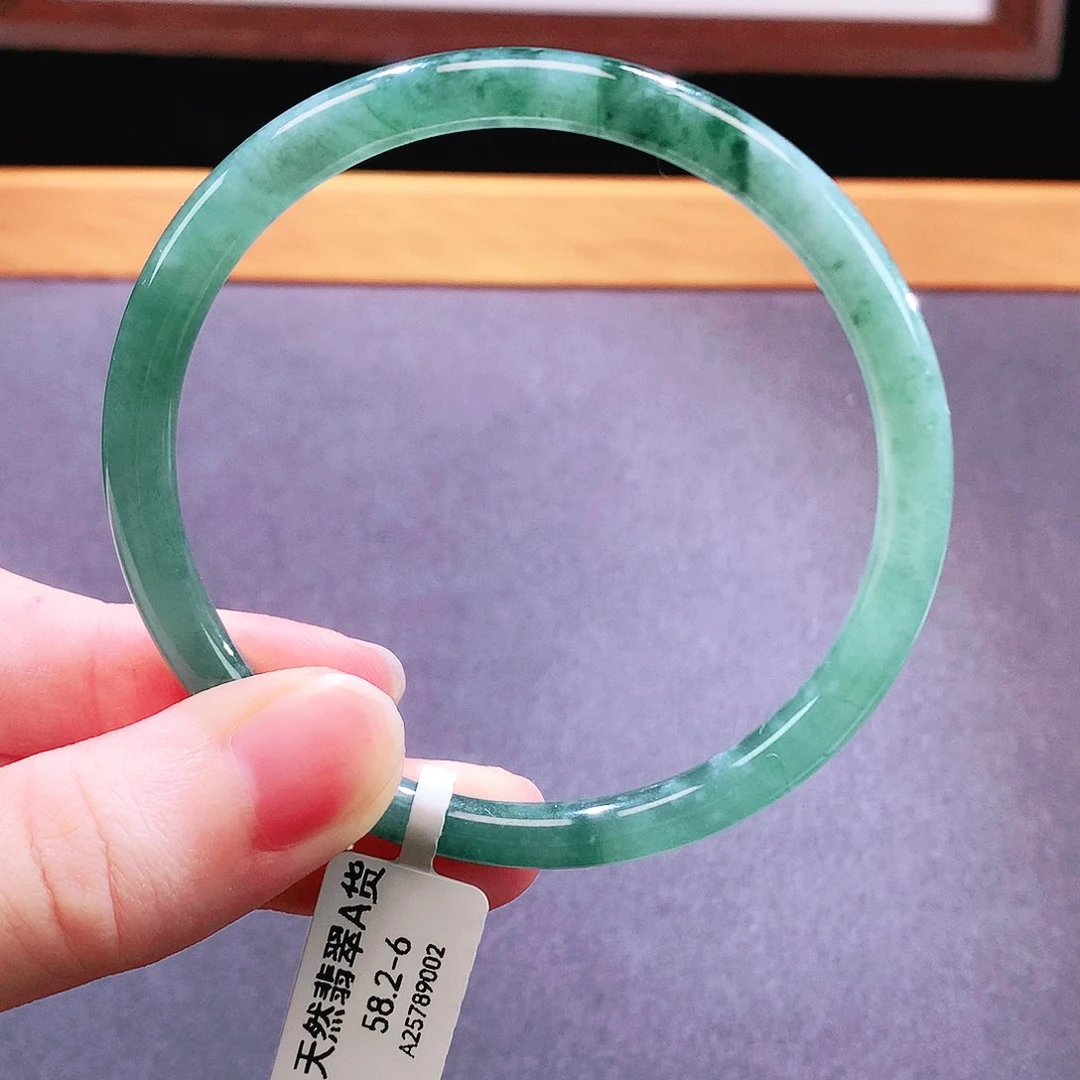 翡翠手镯未镶嵌天然翡翠