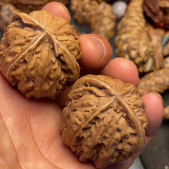文玩核桃吊坠拿姐工艺65